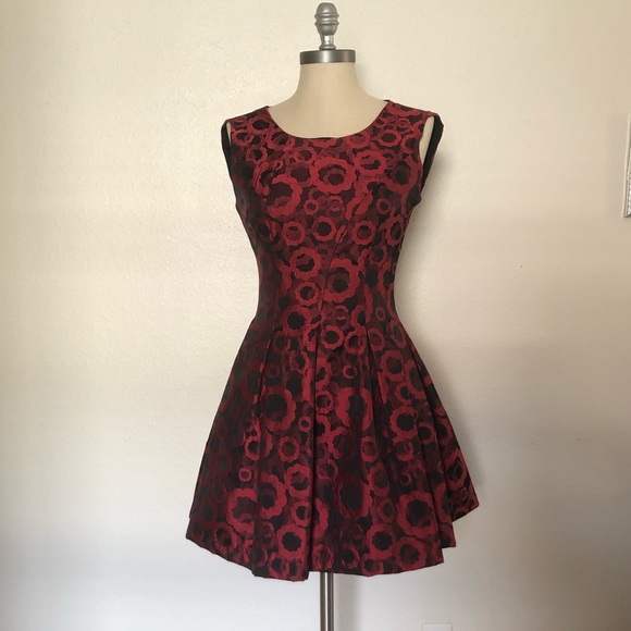 Dresses & Skirts - Sz:2 Red&Black Pattern Dress